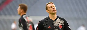 Manuel-NEUER-Torwart-Bayern-Muenchen-hi-Torwart-Alexander-NUEBEL-Bayern-Muenchen-beim-Aufwaermen-Aktion-Fussball-1-Bundesliga-Saison-2020-2021-3-Spieltag-Spieltag03-FC-Bayern-Muenchen-M-Hertha-BSC-Berlin-B-4-3-am-04-10-2020-A-L-L-I-A-N-Z-ARENA-DFL-REGULATIONS-PROHIBIT-ANY-USE-OF-PHOTOGRAPHS-AS-IMAGE-SEQUENCES-AND-OR-QUASI-VIDEO-EDITORIAL-USE-ONLY