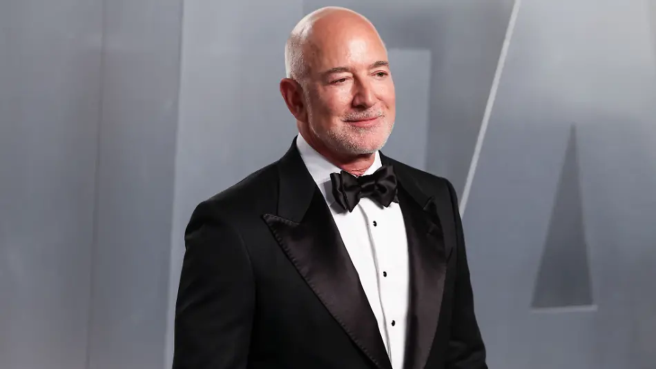 MUSEUM-ROW-MIRACLE-MILE-LOS-ANGELES-CALIFORNIA-USA-MARCH-15-Jeff-Bezos-arrives-at-the-2026-Vanity-Fair-Oscar-Party-98th-Annual-Academy-Awards-Hosted-By-Mark-Guiducci-held-at-the-David-Geffen-Galleries-at-the-Los-Angeles-County-Museum-of-Art-LACMA-at-5905-Wilshire-Blvd-on-March-15-2026-in-Museum-Row-Miracle-Mile-Los-Angeles-California-United-States
