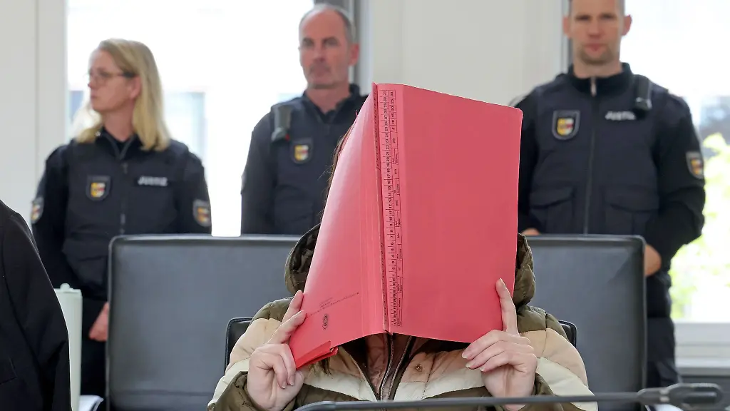 Die-wegen-Mordes-an-dem-achtjaehrigen-Fabian-angeklagte-Frau-schweigt-bislang-zu-den-Vorwuerfen
