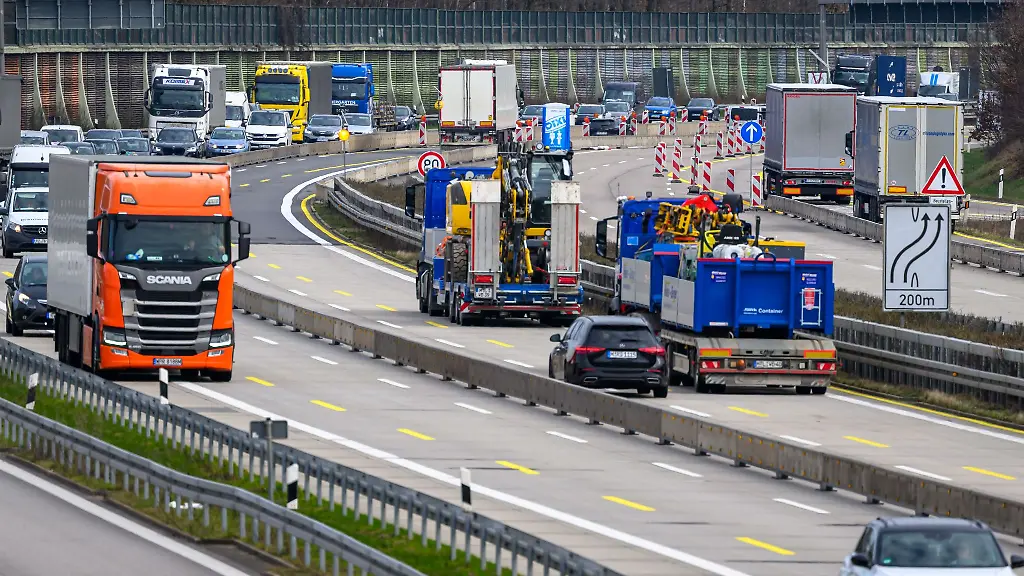 Auf-der-Autobahn-4-am-Kreuz-Chemnitz-wird-gebaut-Im-Pfingstreiseverkehr-drohen-an-solchen-Stellen-Staus