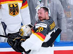 Riesiger Ärger bei Eishockey-WM: Deutscher Goalie tobt über umstrittenen Ausgleichstreffer der USA