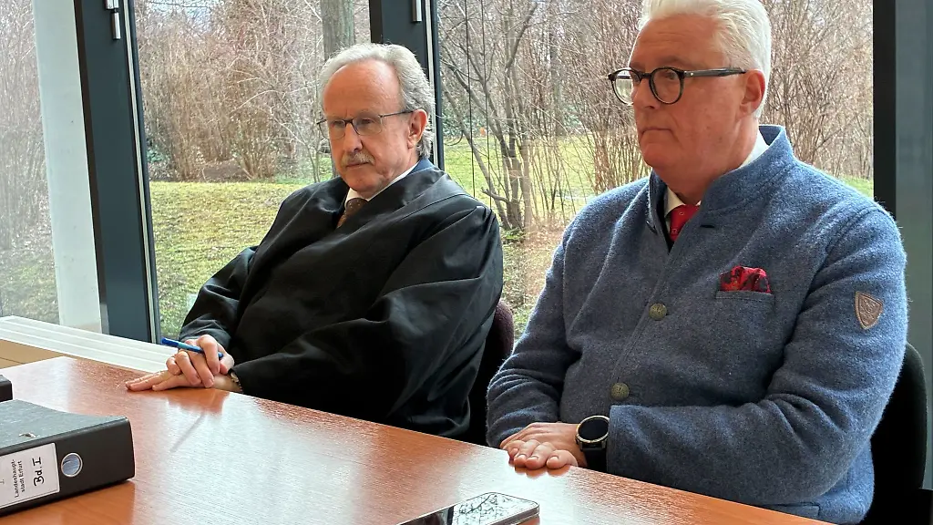 Die-Stadt-Erfurt-hatte-Guy-Montavon-als-Generalintendanten-des-Theaters-Erfurt-2024-fristlos-gekuendigt-dagegen-war-der-Schweizer-vorgegangen