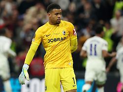 Gerüchte rund ums Finale: Neuer Keeper? Freiburg-Torwart reagiert überrascht auf Wechselberichte