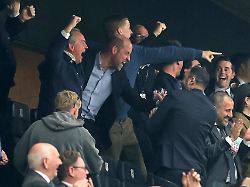 Jubel über Aston-Villa-Sieg: Prinz William rastet im Stadion aus