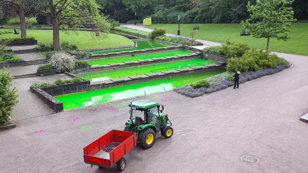 Alles-gruen-in-den-Wallanlagen-Auch-das-Wasser