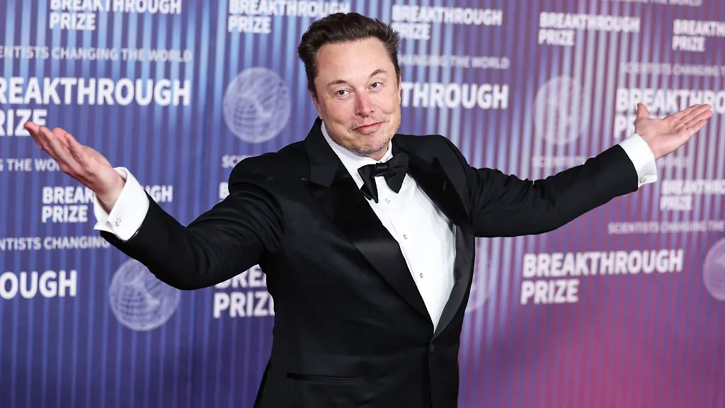 FILE-Elon-Musk-s-Tesla-Pay-Package-Valued-at-158-Billion-for-2025-FILE-Elon-Musk-s-Tesla-Pay-Package-Valued-at-158-Billion-for-2025-MIRACLE-MILE-LOS-ANGELES-CALIFORNIA-USA-APRIL-13-Chief-Executive-Officer-CEO-and-product-architect-of-Tesla-Inc-Founder-CEO-and-chief-engineer-of-SpaceX-Owner-Chief-Technology-Officer-CTO-and-executive-chairman-of-X-Corp-formerly-Twitter-Elon-Reeve-Musk-arrives-at-the-10th-Annual-Breakthrough-Prize-Ceremony-held-at-the-Academy-Museum-of-Motion-Pictures-on-April-13-2024-in-Miracle-Mile-Los-Angeles-California-United-States