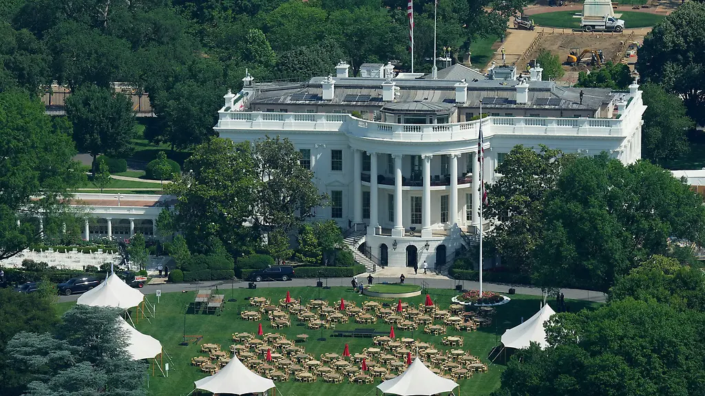 Tables-and-seats-are-arranged-on-the-South-Lawn-of-the-White-House-in-Washington-in-preparation-for-tonight-s-Congressional-Picnic-hosted-by-President-Donald-Trump-Tuesday-May-19-2026