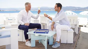 Während der Hochzeitsvorbereitungen lassen sich Ralf und Etienne von einem Kamerateam begleiten - Quelle Credit SkyAndreas Büttner