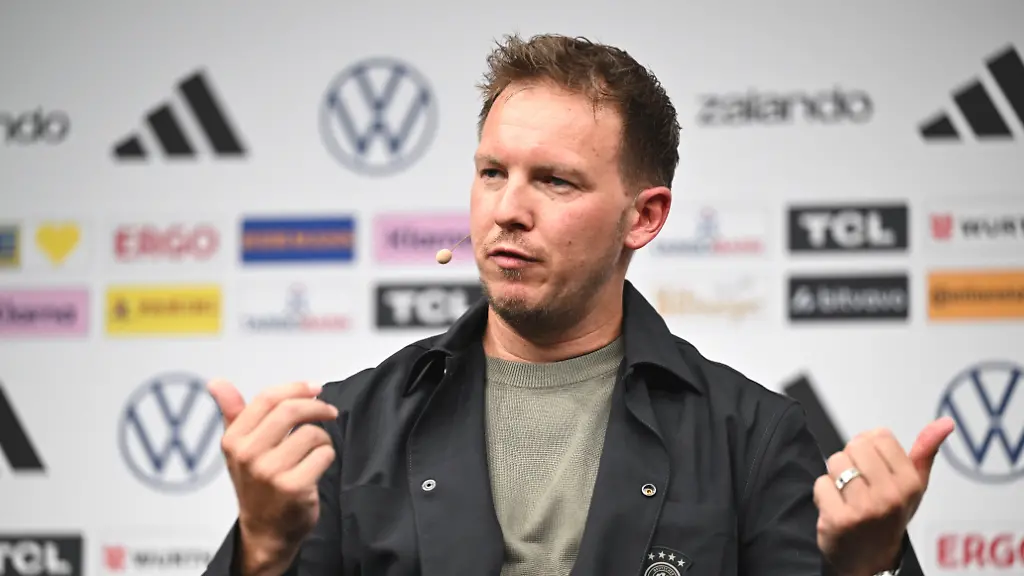 Fussball-Nationalmannschaft-Bundestrainer-Julian-Nagelsmann-spricht-bei-einer-Pressekonferenz-zur-Bekanntgabe-des-deutschen-Kaders-fuer-die-Fussball-Weltmeisterschaft-2026-in-Kanada-Mexiko-und-den-USA-Das-Turnier-findet-vom-11-Juni-bis-19-Juli-2026-statt