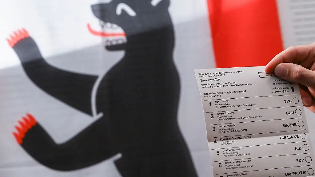 Fuer-die-Wahlen-zum-Berliner-Abgeordnetenhaus-und-zu-den-zwoelf-Bezirksparlamenten-am-20-September-gibt-es-unterschiedliche-Stimmzettel