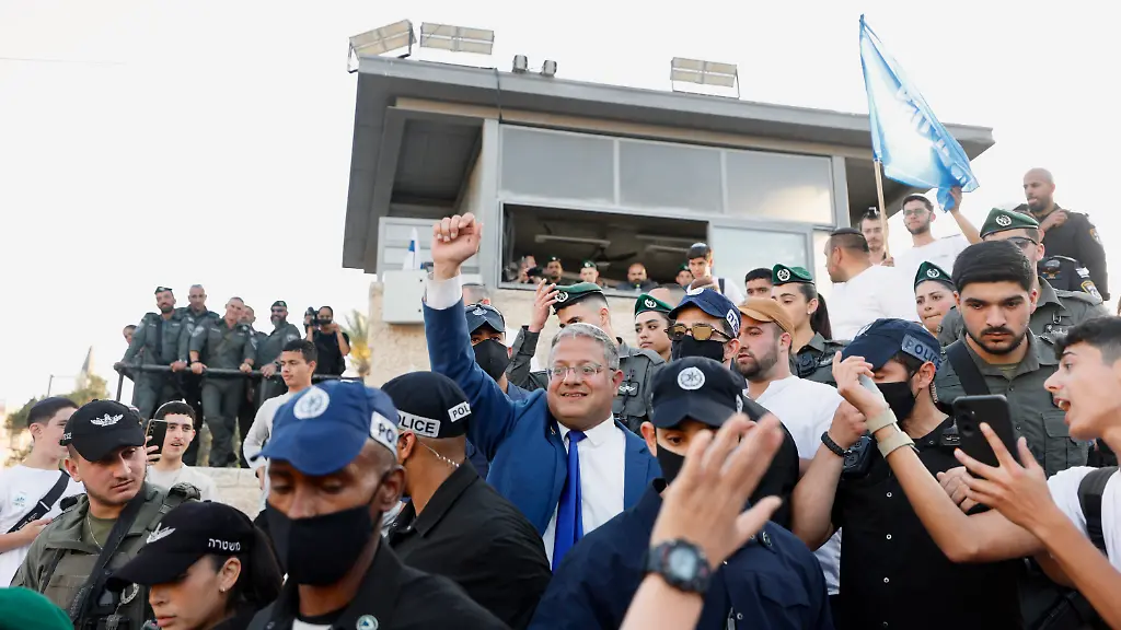 Der-israelische-Minister-fuer-nationale-Sicherheit-Itamar-Ben-Gvir-nimmt-an-einem-Marsch-in-der-Jerusalemer-Altstadt-anlaesslich-des-Jerusalemtags-teil-einem-israelischen-Feiertag-zum-Gedenken-an-die-Besetzung-Ost-jerusalems-im-Krieg-von-1967