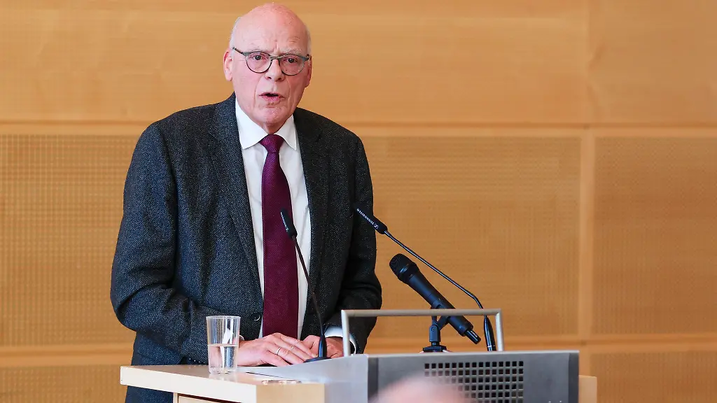 Der-Vorfall-zeigt-dass-auch-Menschen-die-sich-gegen-Antisemitismus-engagieren-Zielscheibe-antisemitisch-motivierter-Einschuechterung-werden-koennen-sagt-Gerhard-Ulrich