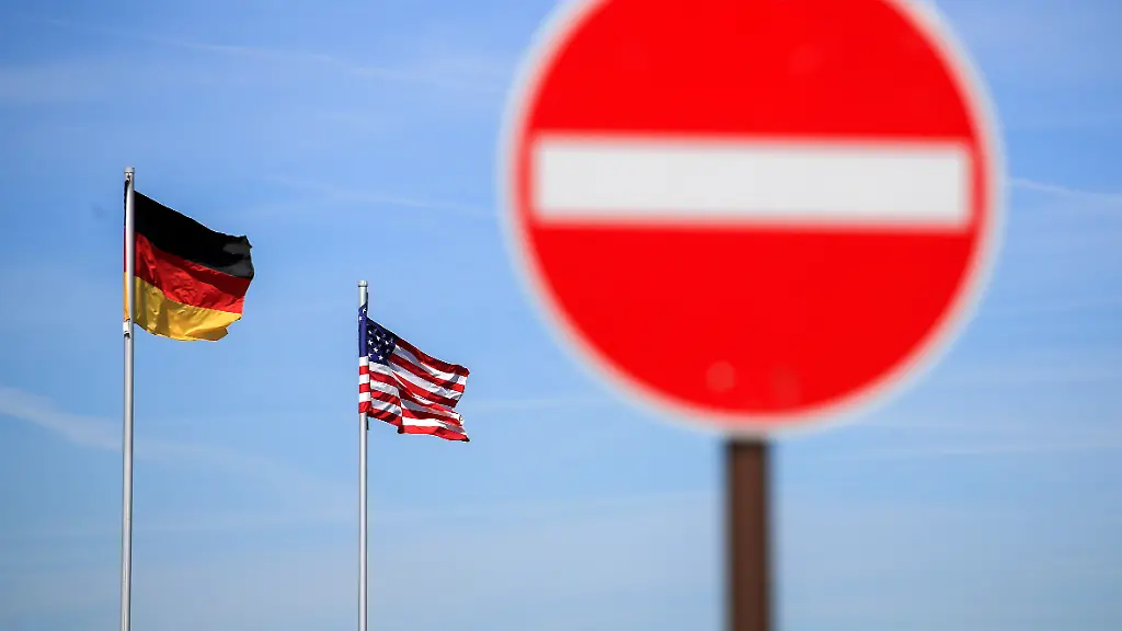 2020-07-30T104620Z-953817040-RC2M3I9LR7QI-RTRMADP-3-USA-TRUMP-GERMANY-MILITARY