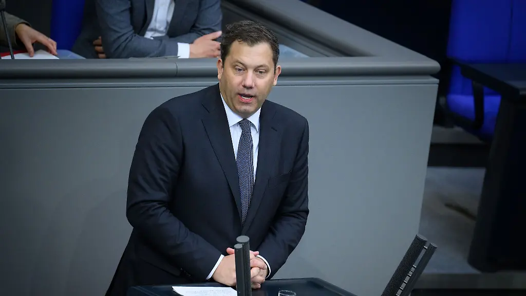 Bundesfinanzminister-Klingbeil-SPD-zeigt-sich-offen-dafuer-Subventionen-und-Steuerverguenstigungen-um-einen-pauschalen-Prozentsatz-abzuschmelzen