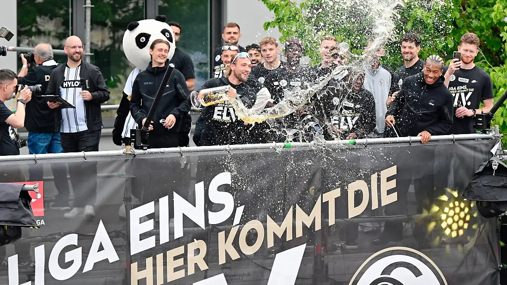 Die-SV-Elversberg-hat-nach-dem-Bundesliga-Aufstieg-vier-Spieler-verabschiedet