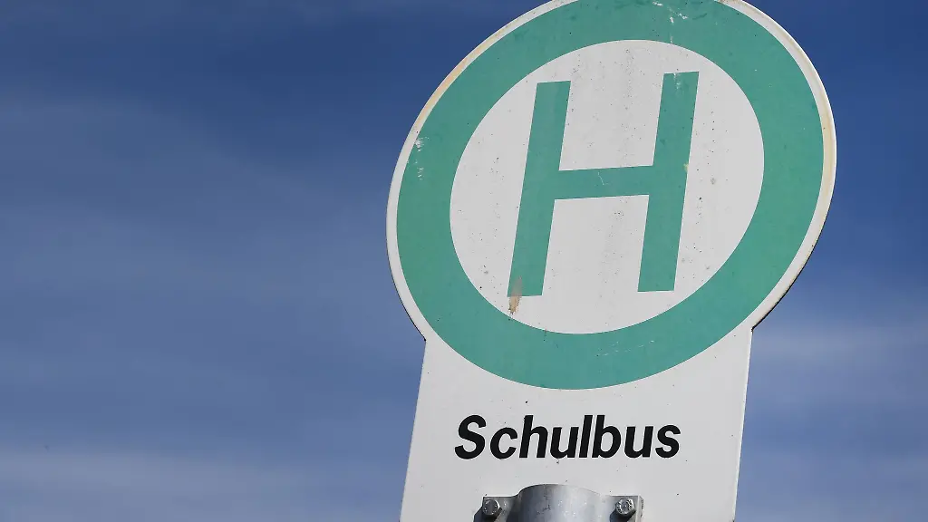In-einem-Bus-trat-Batteriesaeure-aus