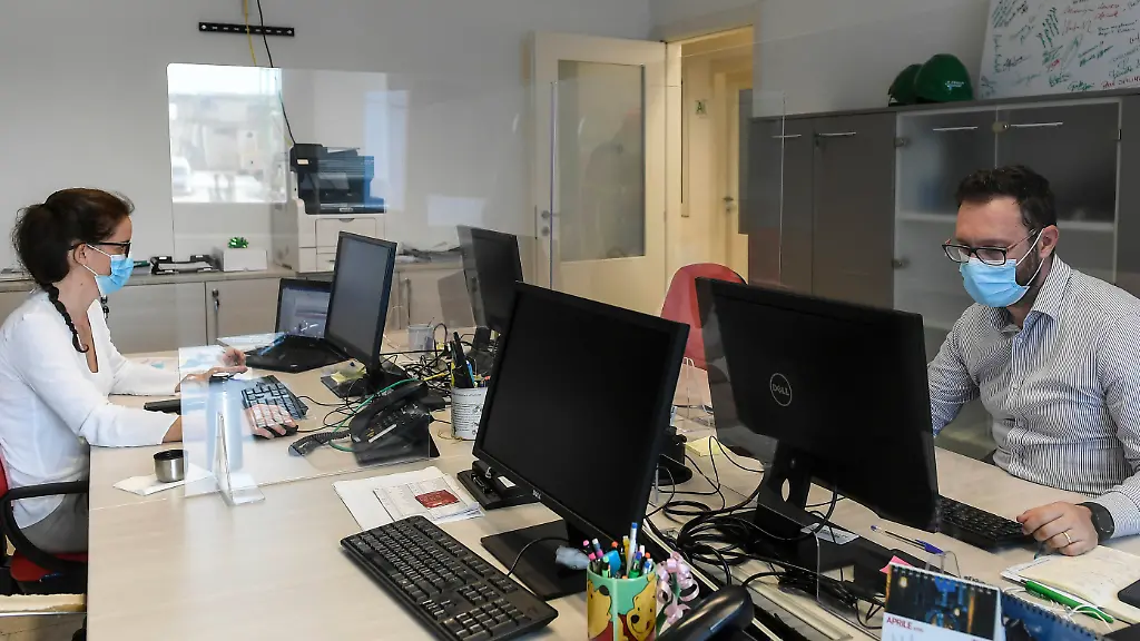 Buero-Masken-Luftreiniger