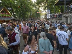 Darunter auch "Sperrbezirk": Erlangen übermittelt Volksfest-Wirten Liste mit unerwünschten Songs