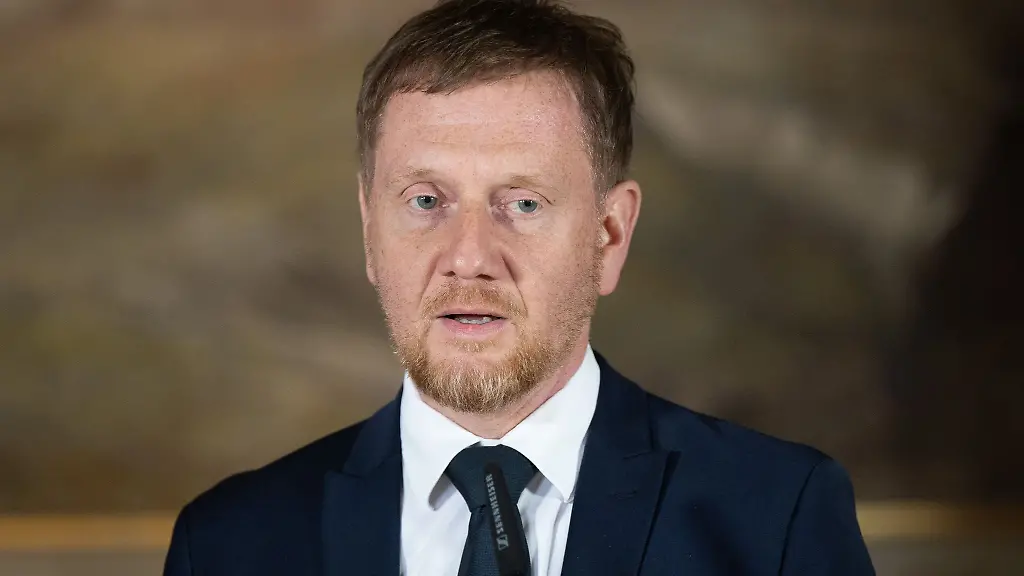 Das-Grundgesetz-bleibt-aus-Sicht-von-Sachsens-Regierungschef-Michael-Kretschmer-auch-mehr-als-75-Jahre-nach-seiner-Entstehung-die-wichtigste-Grundlage-fuer-das-Zusammenleben-der-Deutschen