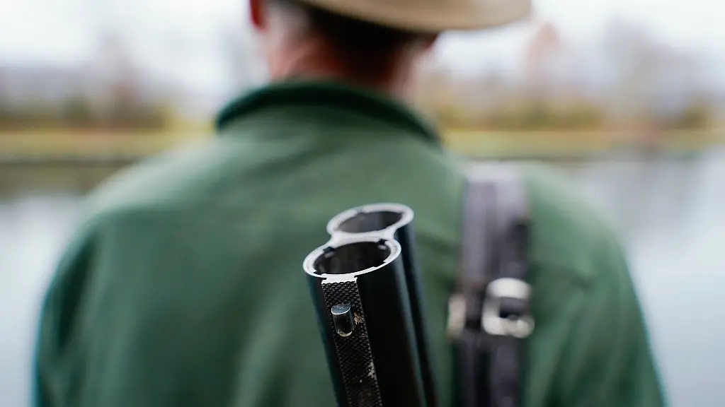 Bei-einem-68-jaehrigen-Jaeger-loeste-sich-ein-Schuss-aus-seiner-Waffe-und-verletzte-ihn-schwer-an-der-Hand