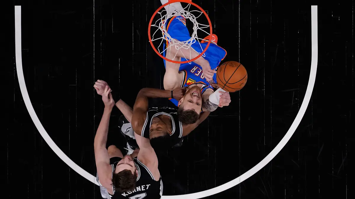 Oklahoma-City-Thunder-center-Isaiah-Hartenstein-top-shoots-over-San-Antonio-Spurs-guard-De-aaron-Fox-middle-and-center-Luke-Kornet-7-during-the-second-half-of-Game-3-in-the-Western-Conference-finals-NBA-basketball-playoffs-series-Friday-May-22-2026-in-San-Antonio
