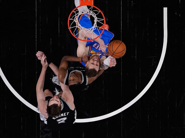 Thunder zdolali Spurs 123:108 a vedou v semifinále 2:1