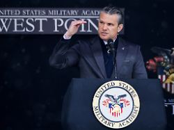 "Fit, nicht fett": Hegseth schimpft vor Westpoint-Absolventen über Diversität