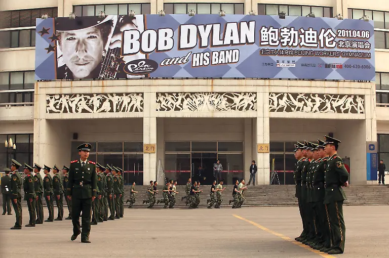 Chinese-soldiers-take-their-positions-in-front-of-Beijing-s-iconic-Worker-s-Gymnasium-which-will-host-Bob-Dylan-s-first-ever-concert-in-China-on-April-6-2011-Last-year-Chinese-authorities-refused-to-allow-the-legendary-protest-singer-Bob-Dylan-to-play-concerts-inside-China-Chinese-censors-were-wary-of-his-politically-charged-lyrics-which-inspired-a-generation-of-Americans-in-the-1960s-and-70s-to-question-authority-in-a-way-that-is-forbidden-in-China-Officials-said-the-singer-would-have-to-strictly-abide-by-an-agreed-playlist
