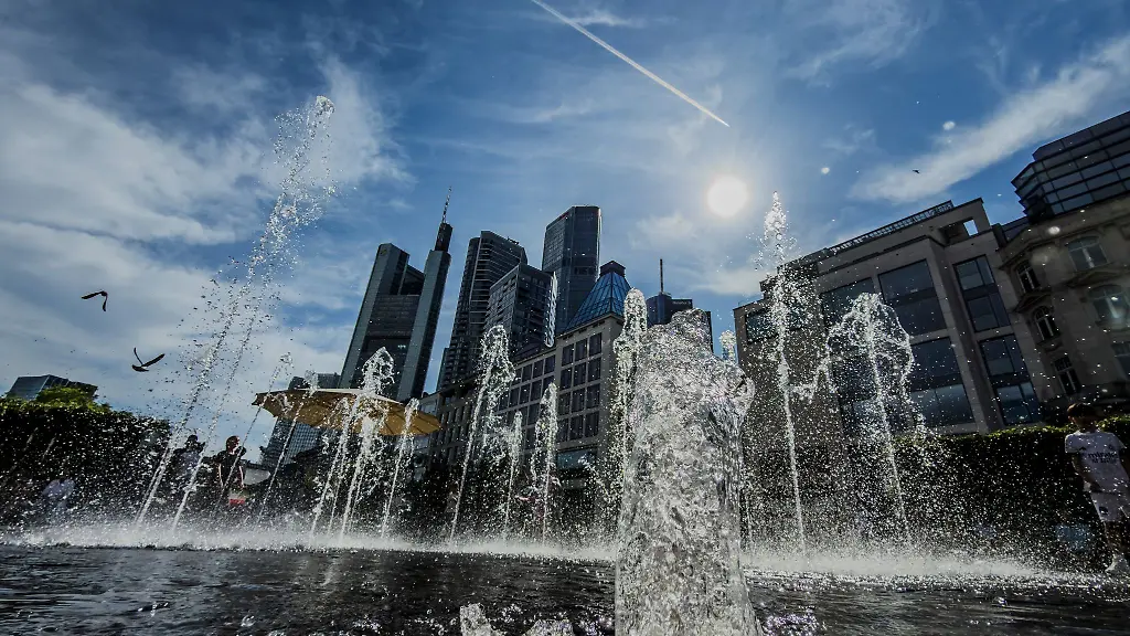 Summer-in-the-City-Frankfurt-sucht-Abkuehlung