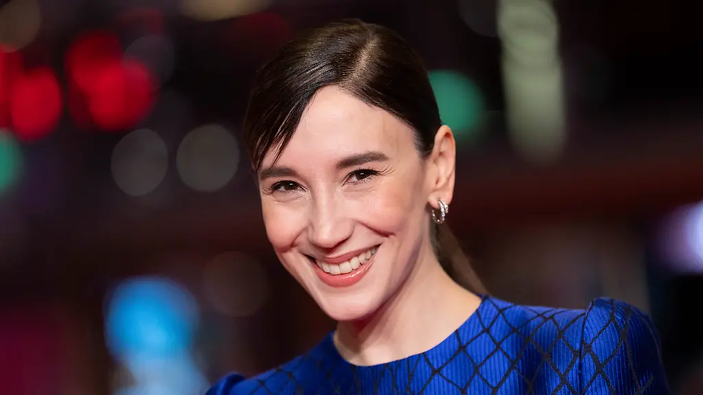 Sibel-Kekilli-poses-for-photographers-upon-arrival-on-the-red-carpet-for-the-film-Yunan-during-the-International-Film-Festival-Berlinale-in-Berlin-Wednesday-Feb-19-2025-Photo-by-Scott-A-Garfitt-Invision-AP