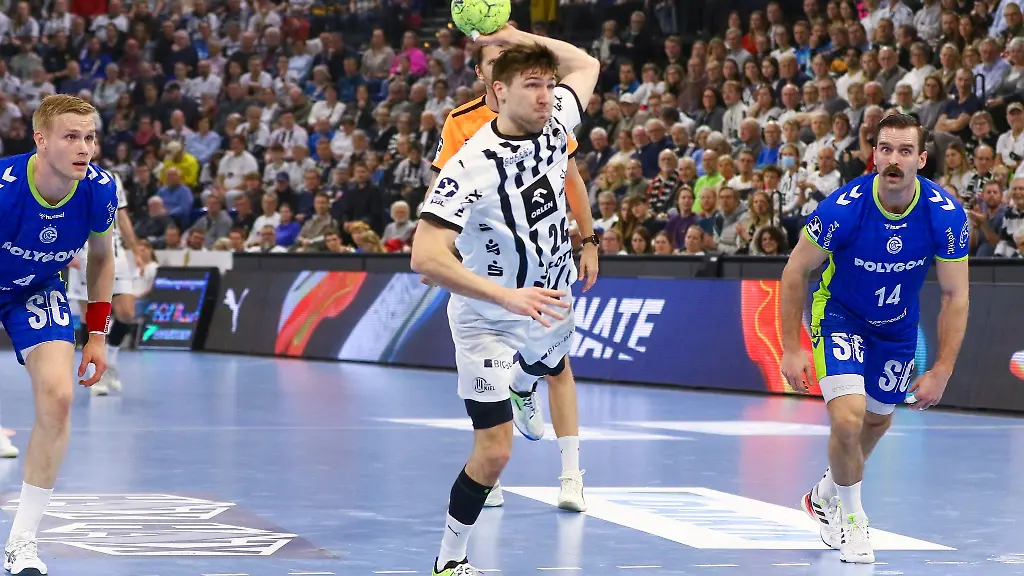 Lukas-Zerbe-und-der-THW-Kiel-spielten-beim-Bergischen-HC