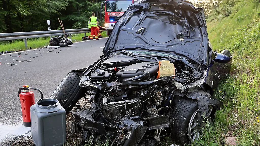 Eine-Motorradfahrerin-starb-bei-dem-Unfall
