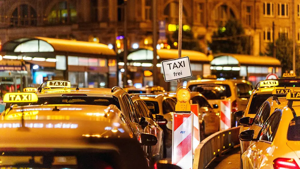 Die-Taxibranche-in-Hessen-steht-durch-den-Wettbewerb-mit-Fahrdienstvermittlern-und-steigende-Betriebskosten-unter-Druck