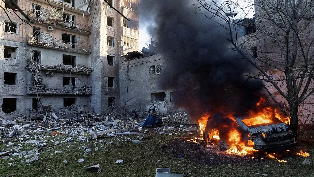 A-car-burns-near-an-apartment-building-at-the-site-of-a-Russian-military-strike-amid-Russia-s-attack-on-Ukraine-in-Kramatorsk-Ukraine-May-25-2026
