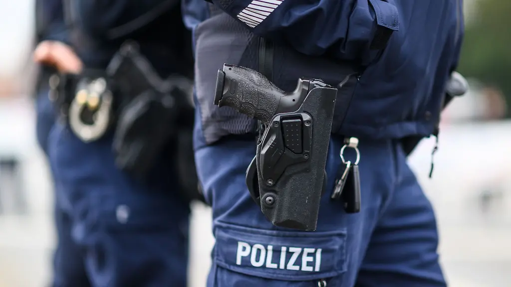 Gegen-den-Mann-laufen-nun-Ermittlungen-wegen-schweren-Raubes-und-gefaehrlicher-Koerperverletzung