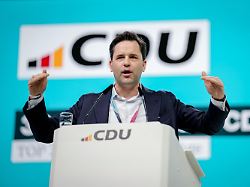 Reform der Altersversorgung : JU-Vorsitzender will auch bei Beamtenpensionen sparen