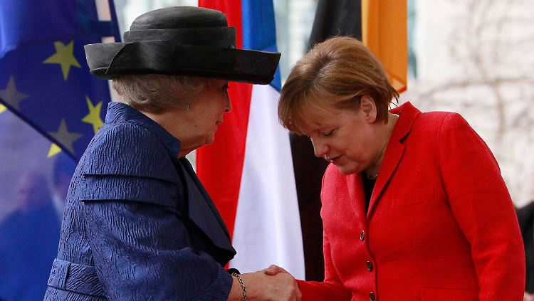 Sprachen beim Mittagessen miteinander: Beatrix und Merkel.