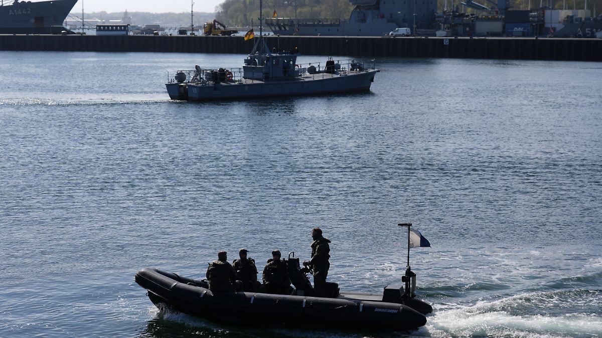 Emergency in Eckernförde: Young soldier dies after exercise in mine diver ...