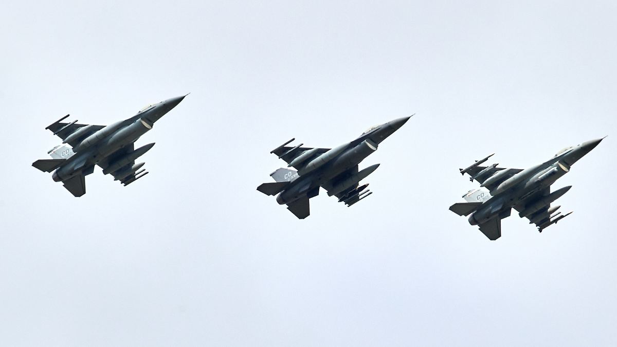 Despite ceasefire: USA attacks targets in Iran and minelaying boats in the ...