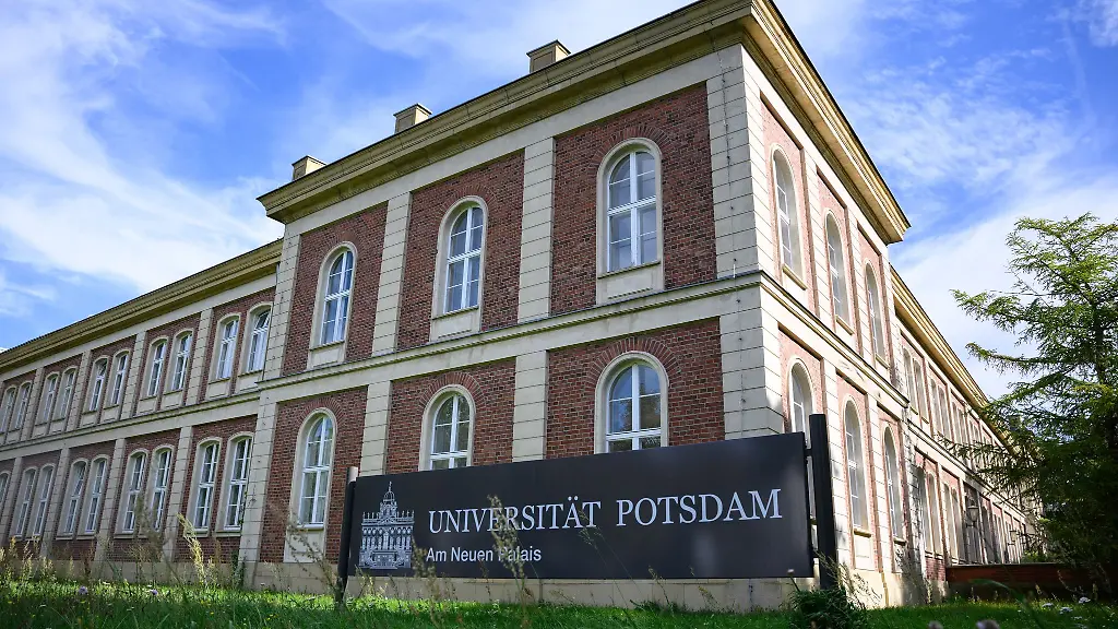 Vor-allem-an-der-historischen-Bausubstanz-am-Neuen-Palais-gibt-es-an-der-Universitaet-Potsdam-Sanierungsbedarf