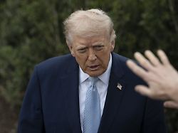 Blutergüsse und Schwellungen: Trump lässt sich erneut ärztlich untersuchen