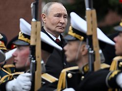 Putin unterzeichnet Dekret: Russland will neue Rekruten mit Schuldenerlass locken