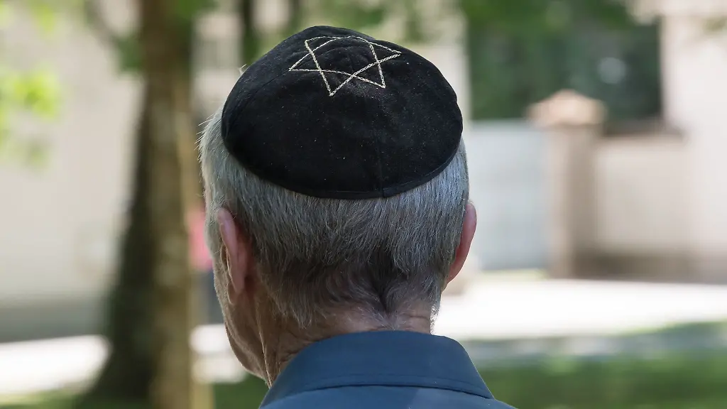 Trotz-eines-Rueckgangs-im-vergangenen-Jahr-ist-die-Zahl-der-antisemitischen-Straftaten-in-Bayern-seit-2022-deutlich-gestiegen
