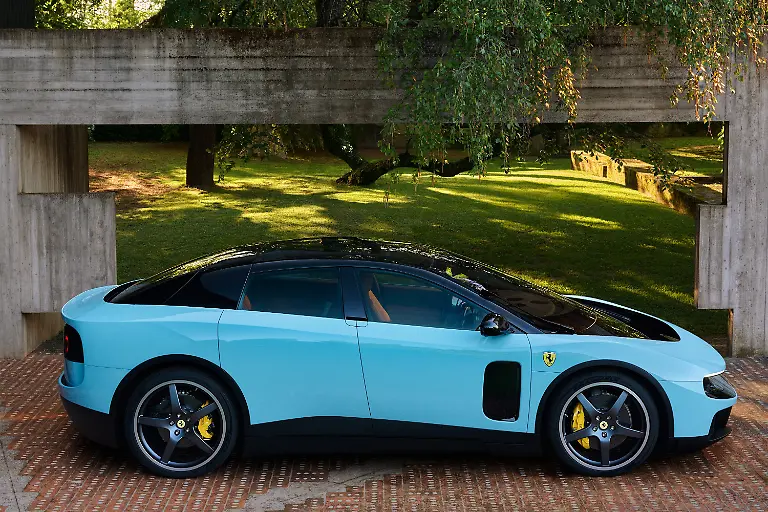FERRARI_LUCE_HIGH_SIDE_16x9_RGB_WEB_SOCIALS