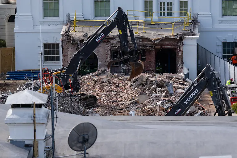 WASHINGTON-DC-OCTOBER-23-An-excavator-works-to-clear-rubble-after-the-East-Wing-of-the-White-House-was-demolished-on-October-23-2025-in-Washington-DC-The-demolition-is-part-of-U-S-President-Donald-Trump-s-plan-to-build-a-ballroom-reportedly-costing-at-least-250-million-on-the-eastern-side-of-the-White-House