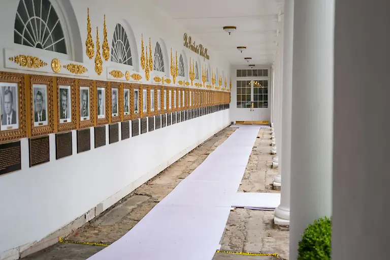 Construction-near-the-Presidential-Walk-of-Fame-at-the-White-House-in-Washington-DC-US-on-Monday-April-13-2026-President-Donald-Trump-is-highlighting-the-No-Tax-on-Tips-policy-which-allows-eligible-workers-to-deduct-qualified-tips-from-their-federal-income-taxes-as-part-of-the-One-Big-Beautiful-Bill-Act