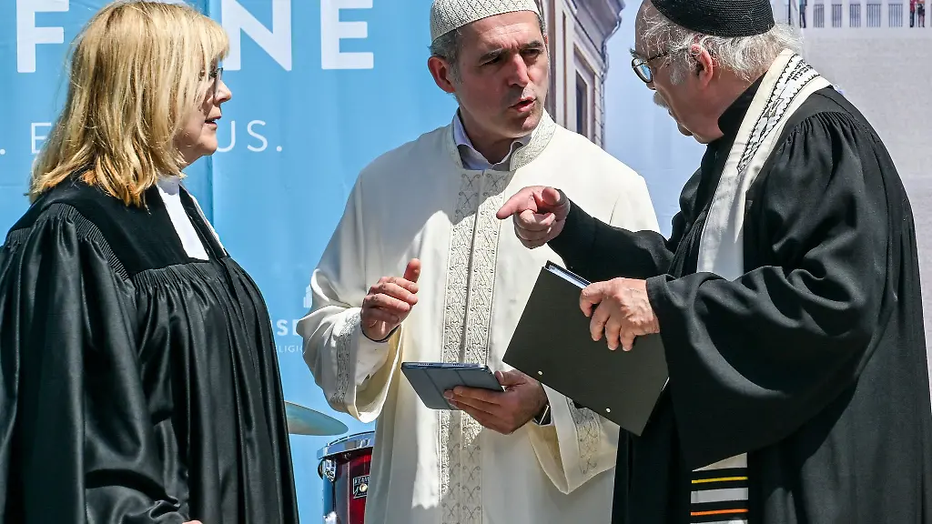 Das-House-of-One-in-Berlin-wird-von-Vertretern-des-Christentums-des-Judentums-und-des-Islam-getragen