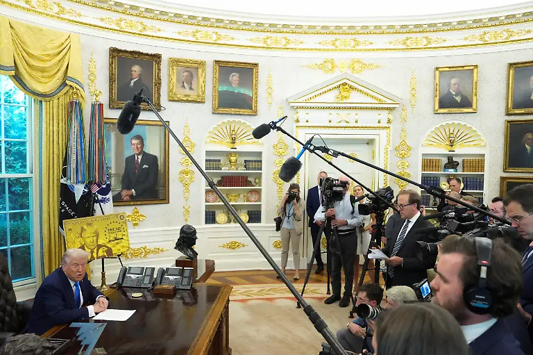U-S-President-Donald-Trump-speaks-as-a-sign-that-reads-Trump-Gold-Card-is-displayed-in-the-Oval-Office-at-the-White-House-in-Washington-D-C-U-S-September-19-2025