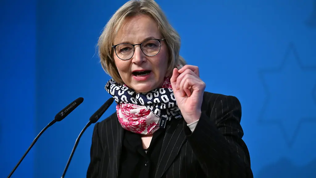 Thueringens-Finanzministerin-Katja-Wolf-BSW-hat-eine-Ausweitung-der-Telefonzeiten-der-Thueringer-Finanzaemter-angekuendigt