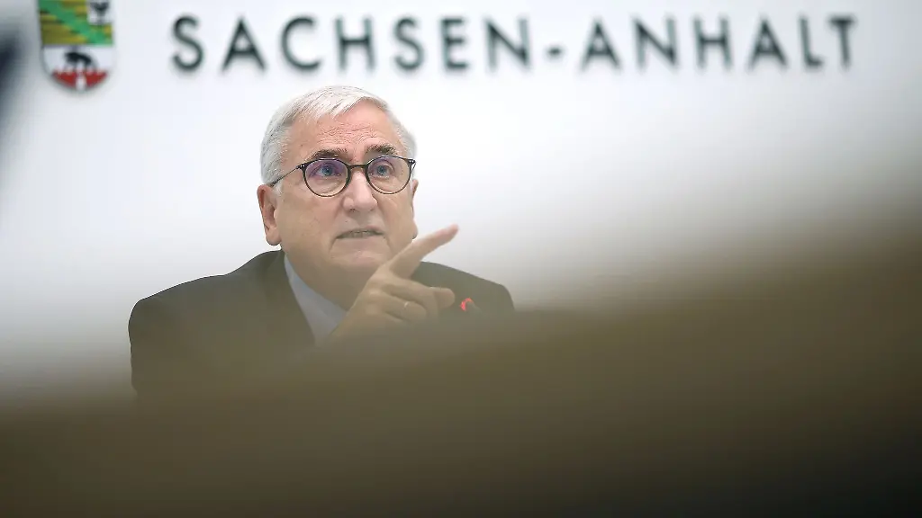 Der-Finanzminister-aeussert-sich-weiter-nicht-dazu-fuer-wie-viel-Geld-die-Intel-Flaechen-bislang-zurueckgekauft-wurden